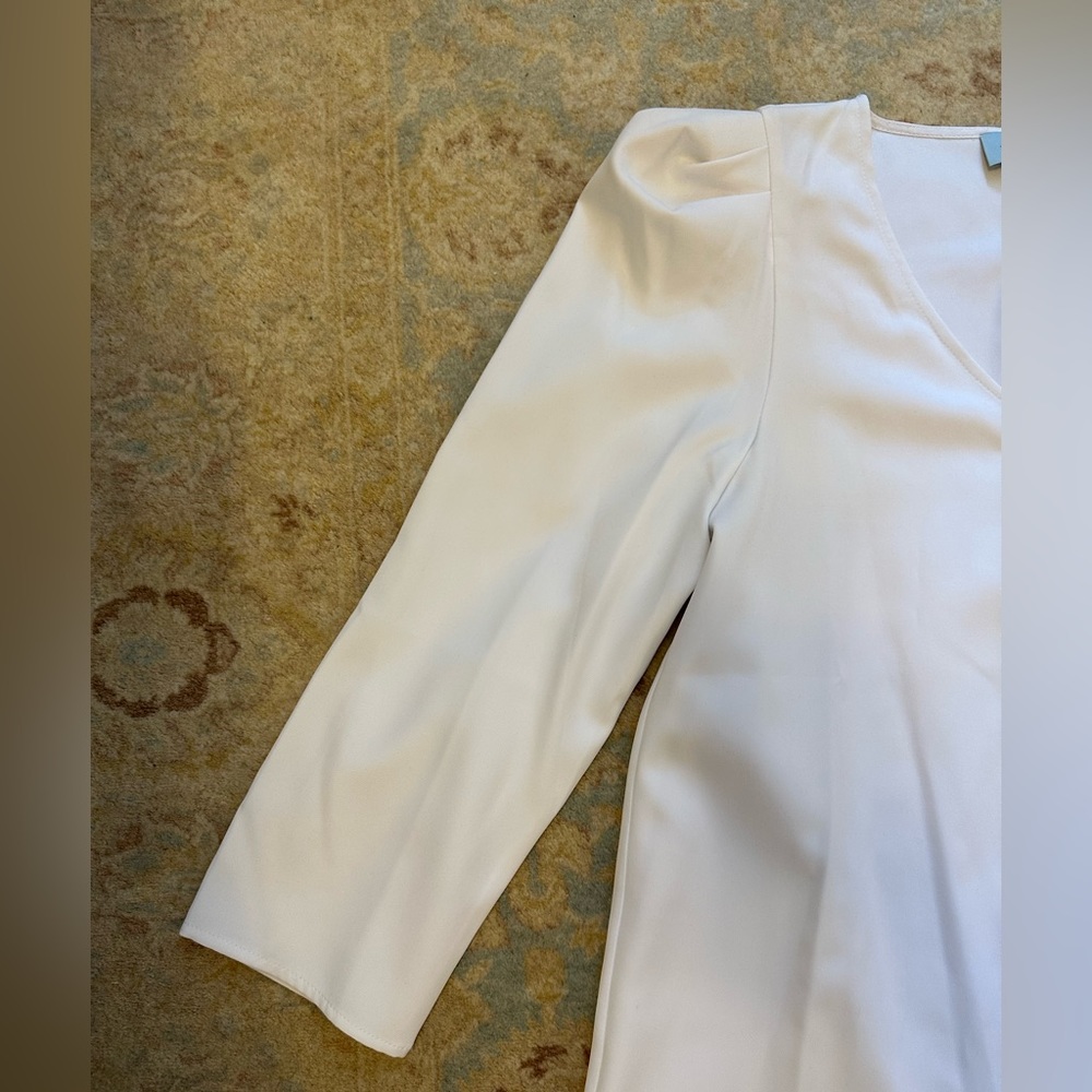 Brand New White 3/4-Sleeves Tuckernuck Blouse, Size M. - Picture 3 of 5